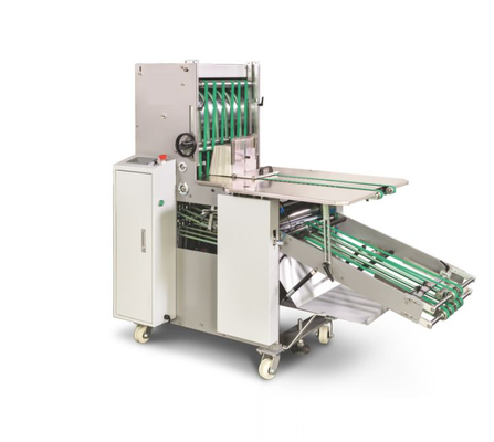 Folding Delivery and Ancillary Machine gespecialiseerd in het verwerken van gevouwen gebonden producten met verticale press stacker delivery