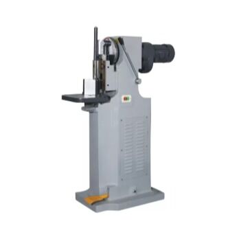 Elektrische hoeksnijmachine met elektrische hoeksnijmachine voor het verwerken van papierplaten en voor het snijden van hoeken voor de bekleding van notebooks